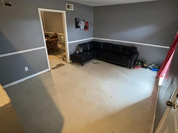 2nd image of 160 Diego Cir