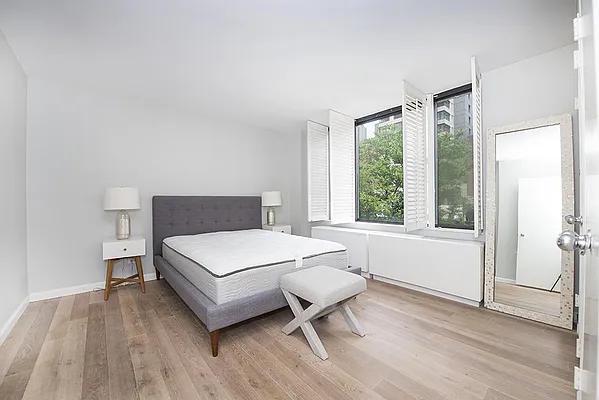 Sold by Siderow Residential Group | media 22