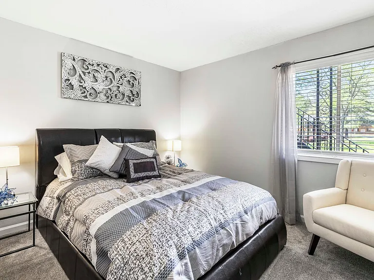 University Lake Apartments — Photo 11