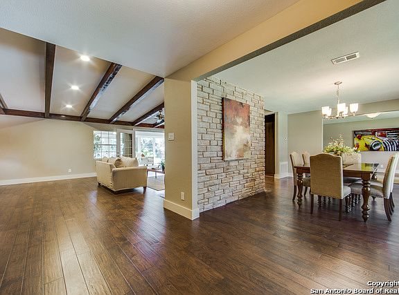 5th image of 218 Royal Oaks Dr