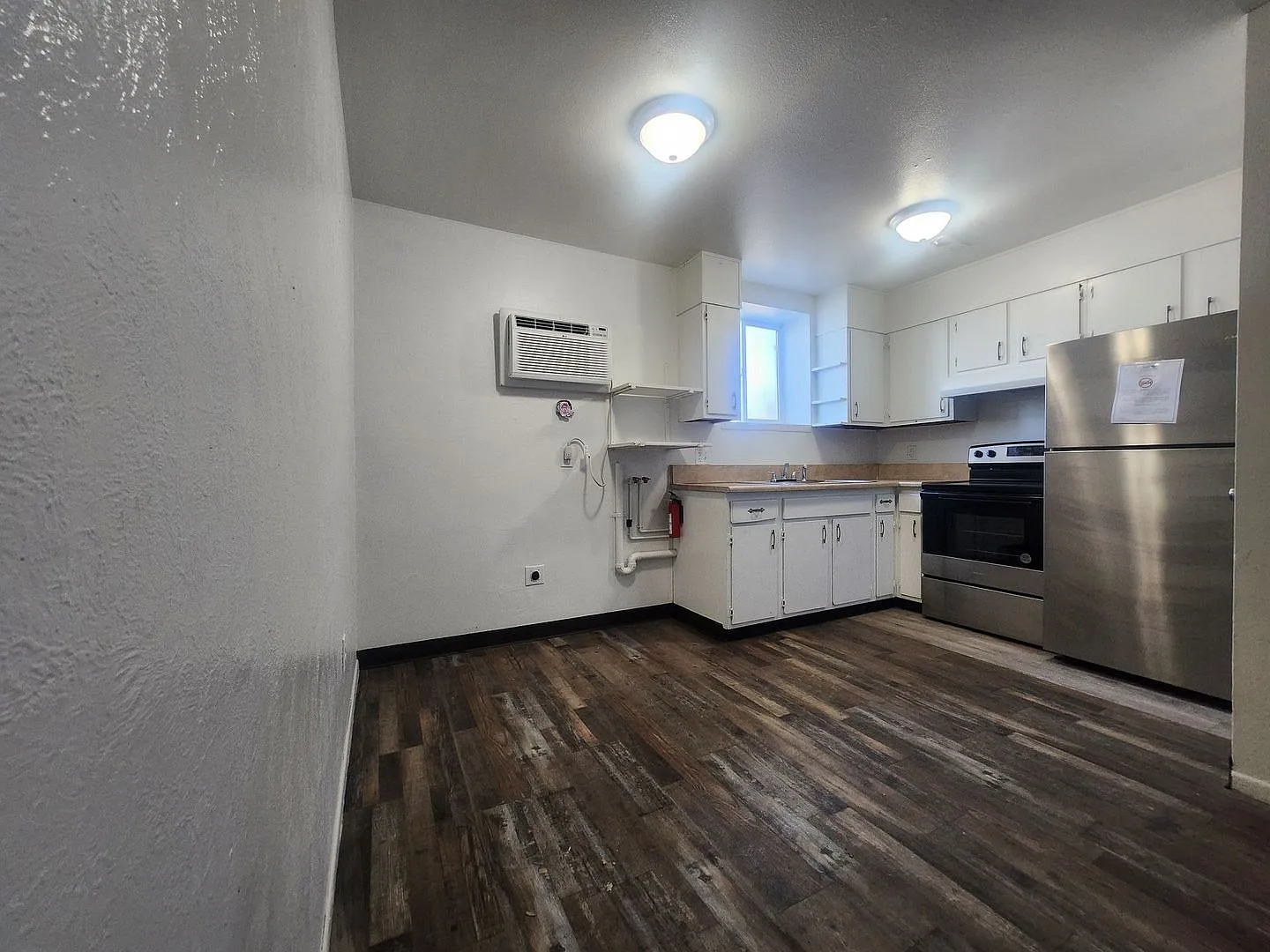 Affordable Remodeled 2-Bedroom Apartment| Move In Special - First Month Rent 50% Off! — Photo 4