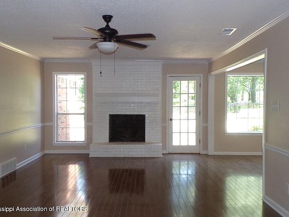 4th image of 7056 Country Oak Dr