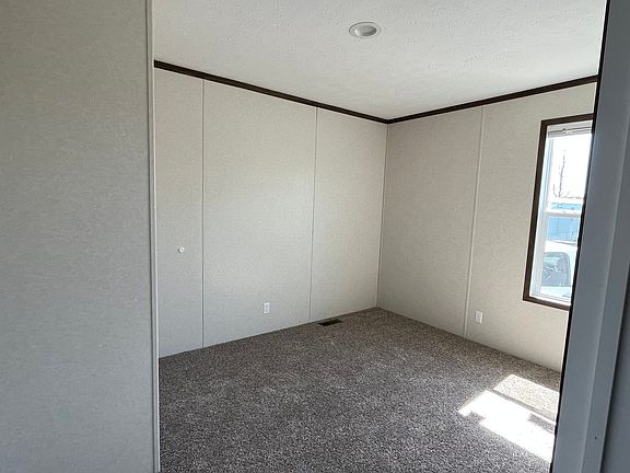 3rd image of 177 Savannah Cir