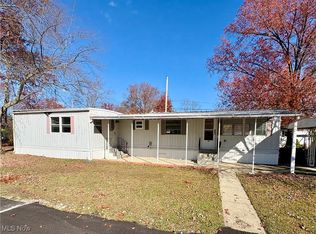 20 Van Ess Dr, Olmsted Falls, OH 44138