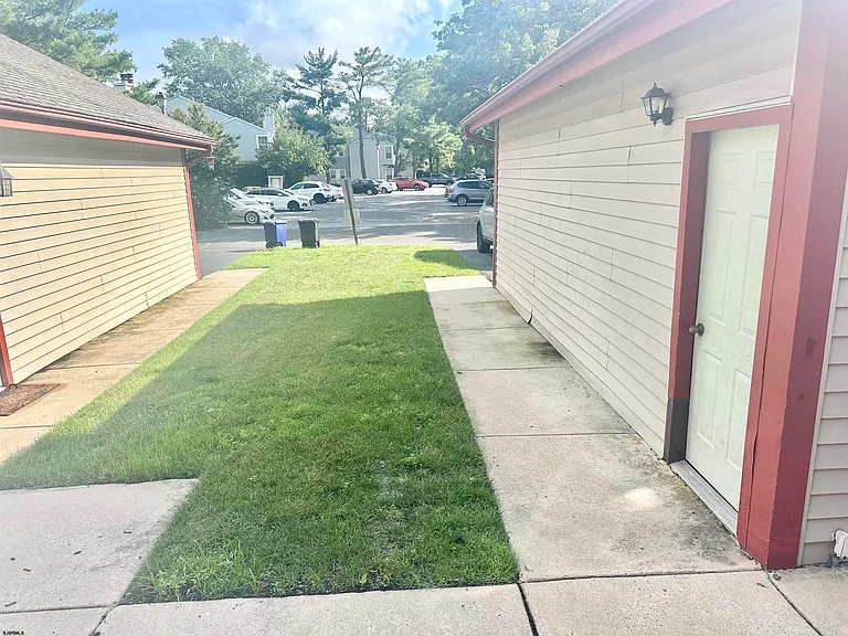614 Lake Front — Photo 33