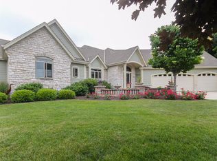 W234N3373 Harvest Ln, Pewaukee, WI 53072