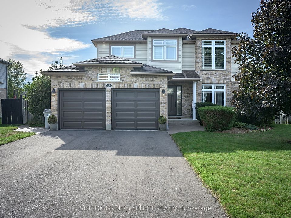 1st image of 3 Fieldstone Cres N