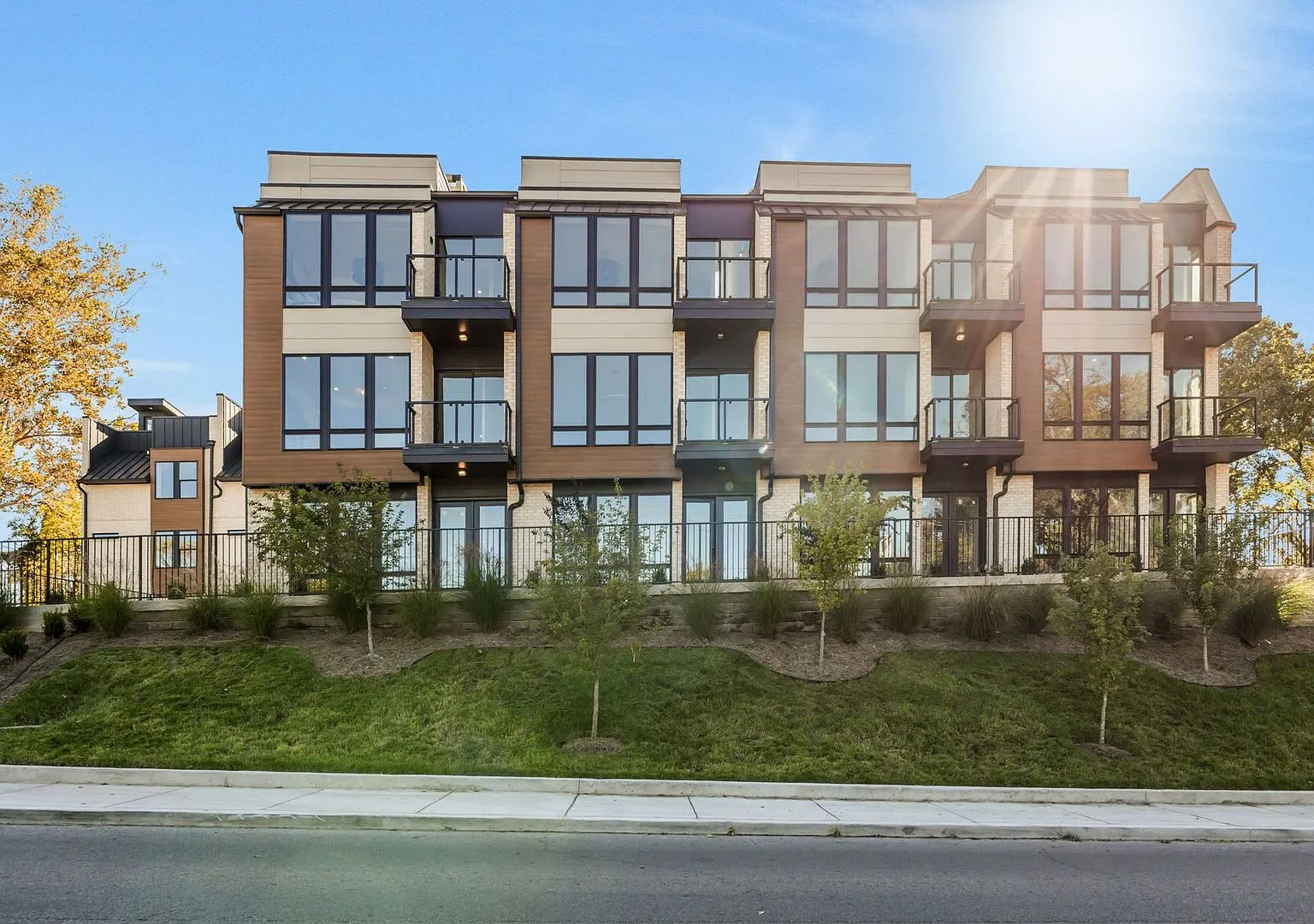 Luxury Living in East Nashville — Photo 1