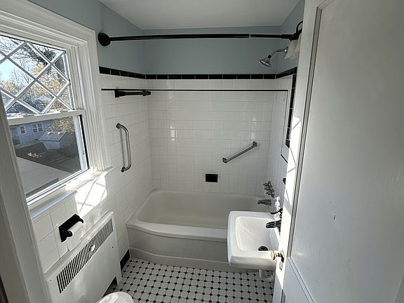 3rd image of 1210 Fairview Ave