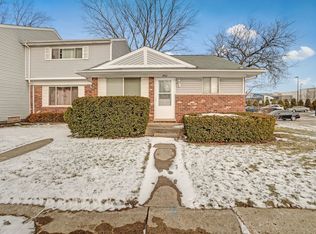 402 Hallmark Ln, Bolingbrook, IL 60440