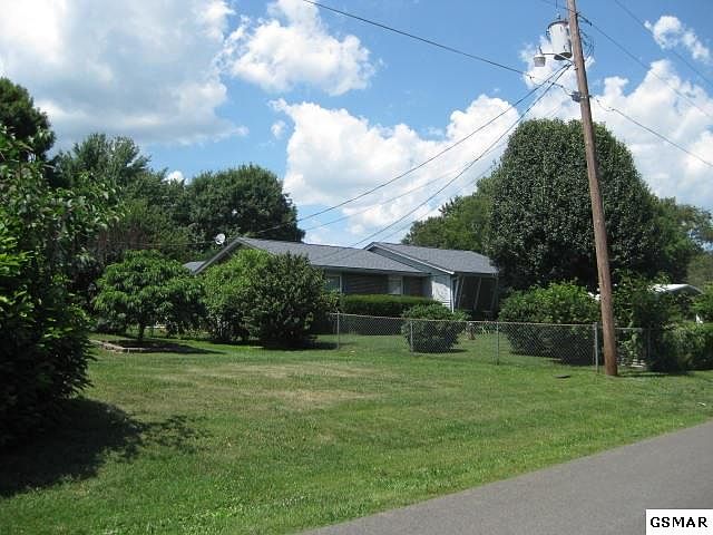 1st image of 410 Iroquois Ln