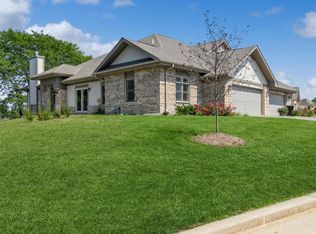 7560 W Tuckaway Pines Cir, Franklin, WI 53132