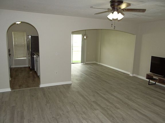 5th image of 9846 Ashburn Lake Dr