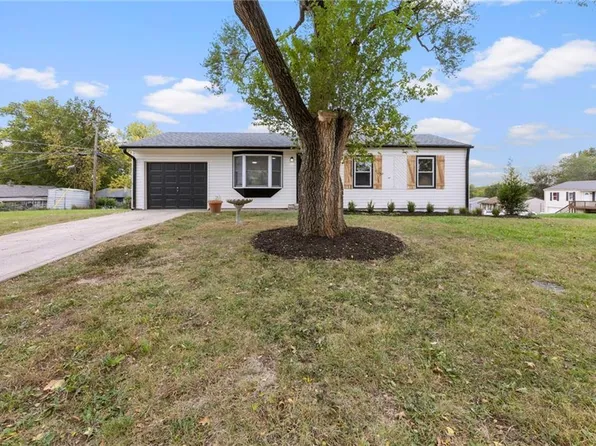 8241 Armstrong Ave, Kansas City, KS 66112