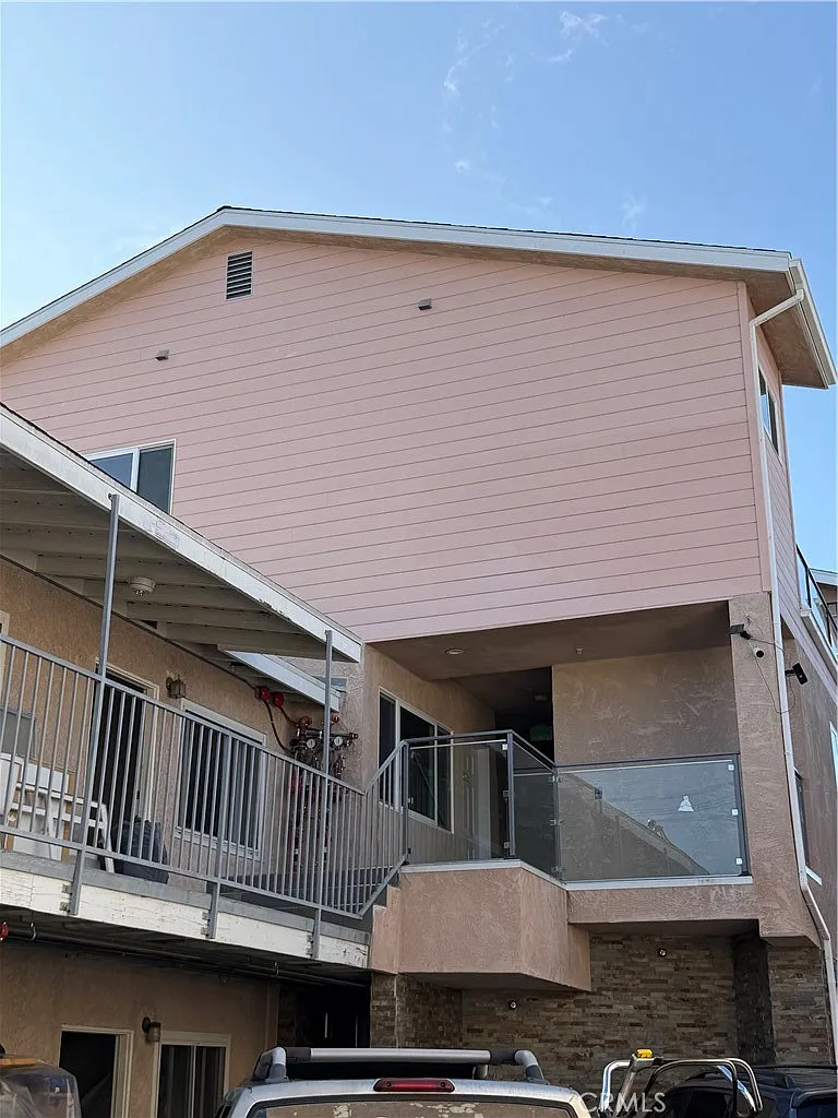 11808 Hart St — Photo 1