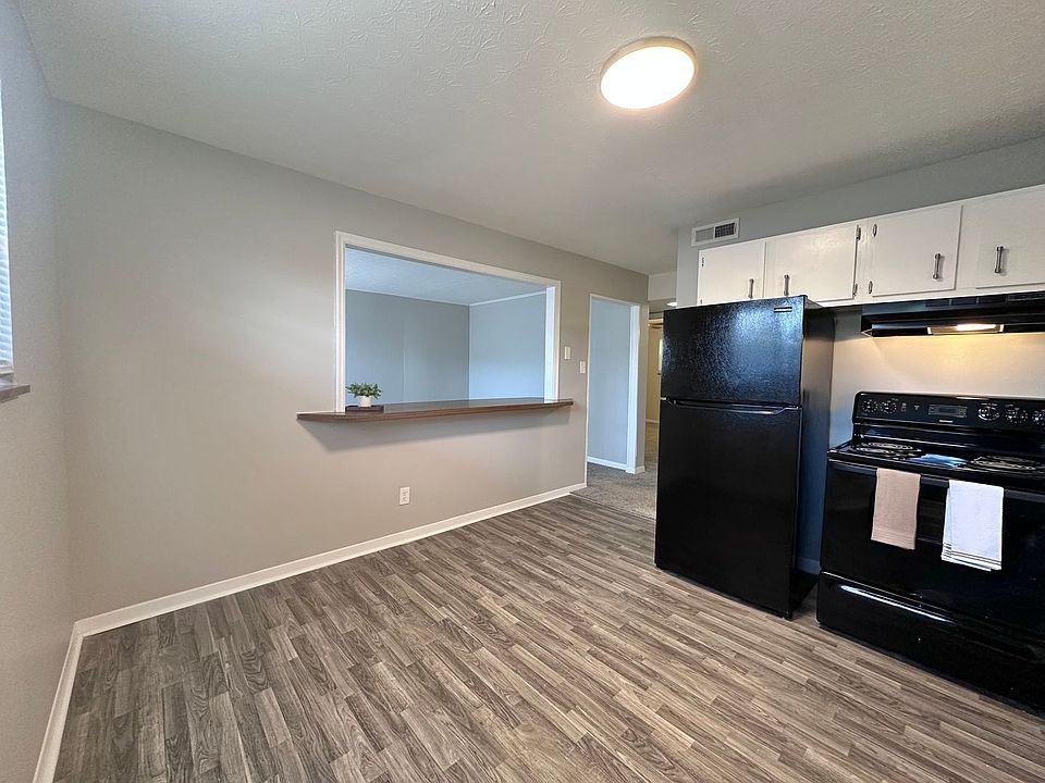 1st image of 411 Sharp Ln #15