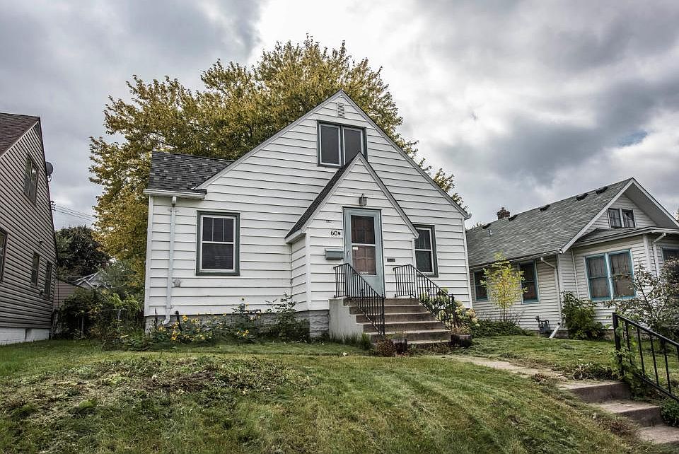 1st image of 60 Rose Ave W