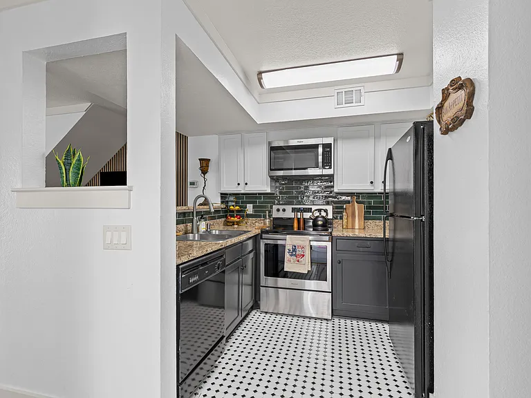 3109 Sondra Dr #208 — Photo 9