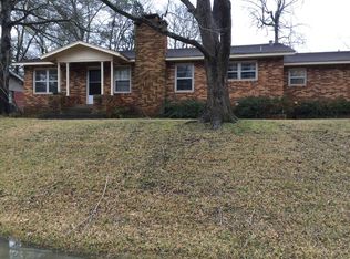 402 Indian Creek Dr, Palestine, TX 75801