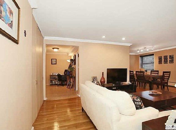 5th image of 45 Hill Park Ave APT 2J