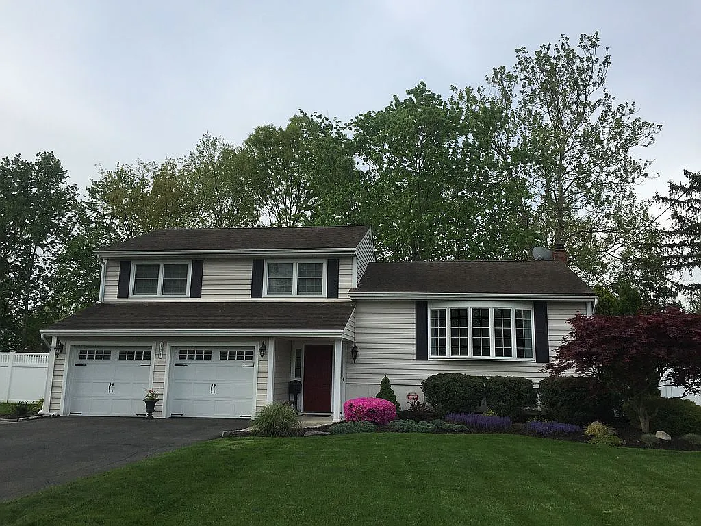 129 Merritt Dr photo 1