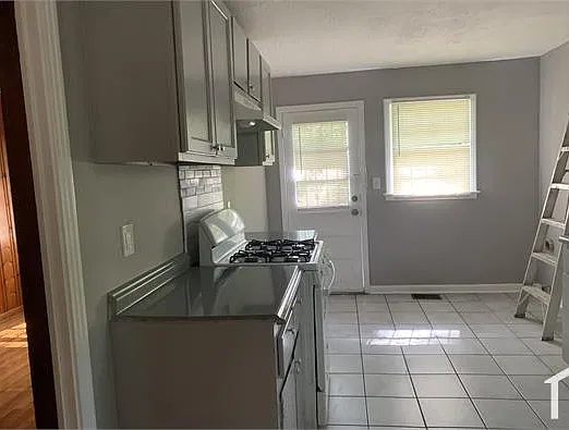 2 bed, 1064 sqft, $2,100 — Photo 3