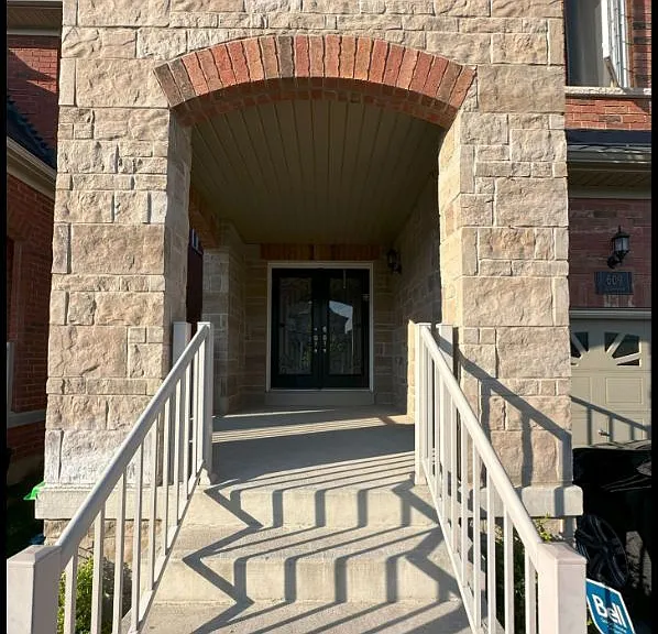 609 Bessborough Dr — Photo 2