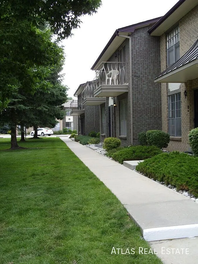 Adrienne Townhomes and Apartments — Photo 3