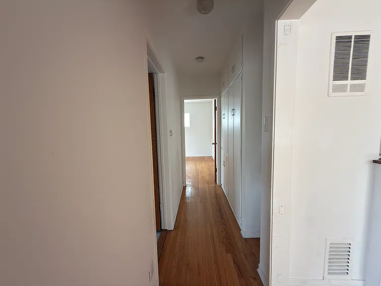 1042 S Sherbourne Dr #4 — Photo 5