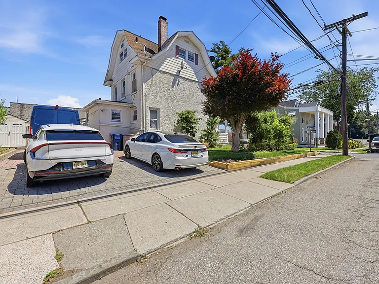 90 Dewitt Pl #2 — Photo 14