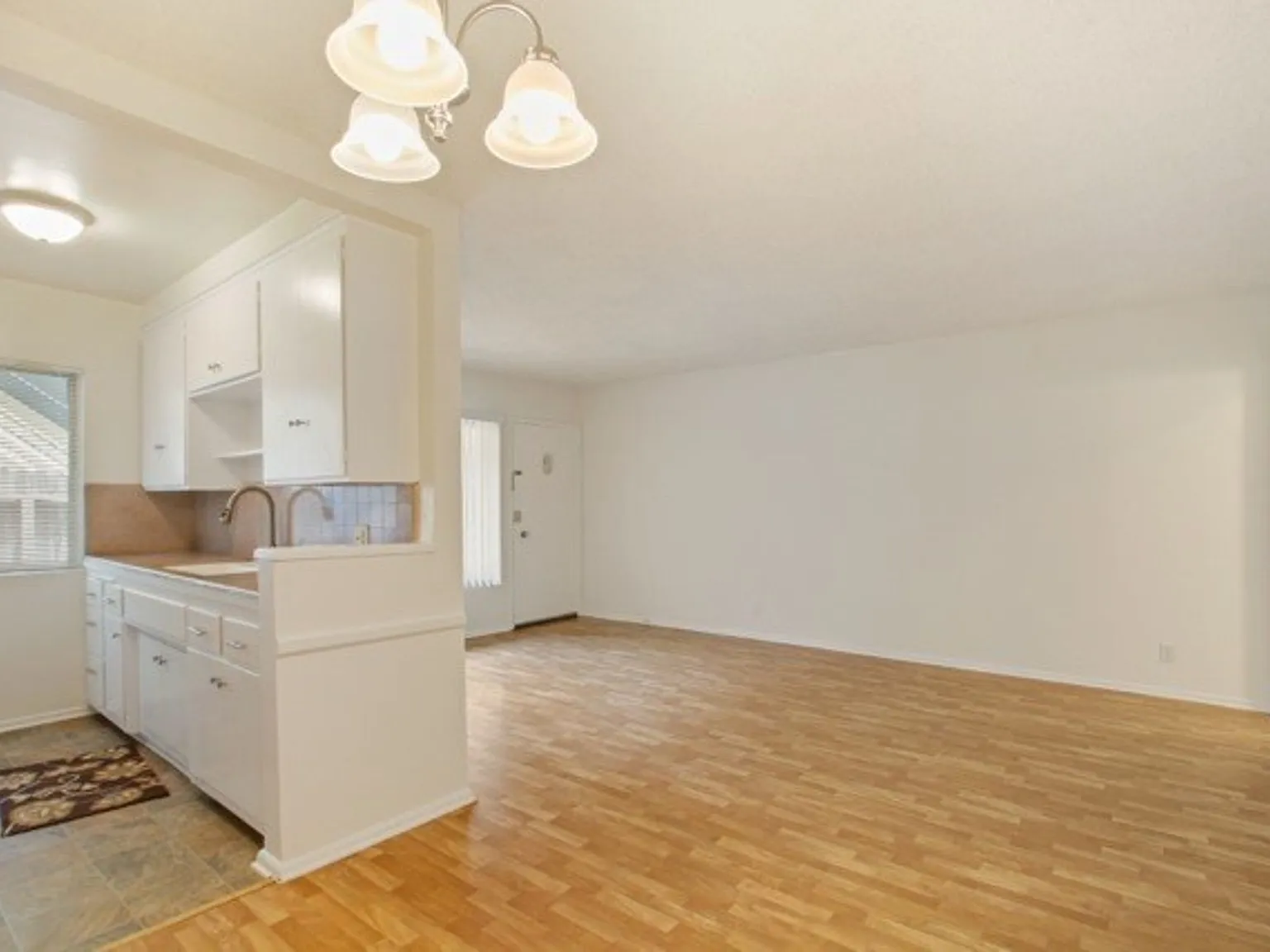 11615 Darlington, Prime Brentwood, Steps to San Vicente — Photo 1