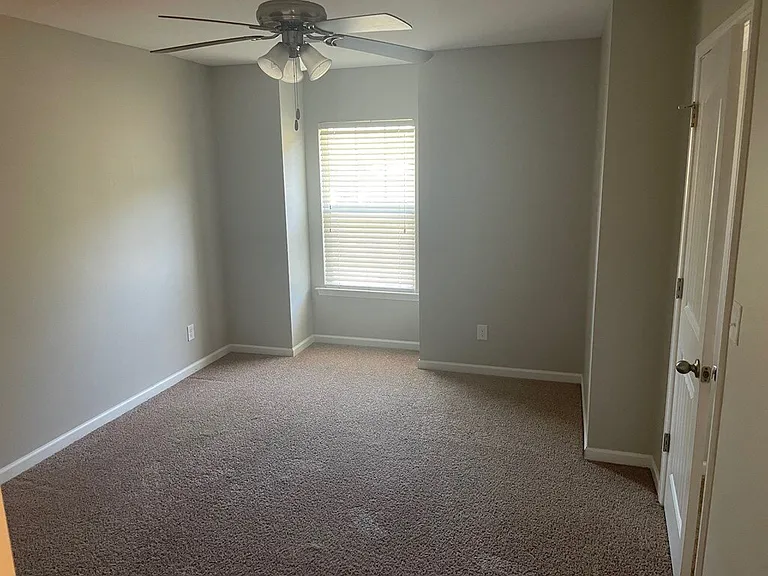 1090 Rockdale Blvd — Photo 6