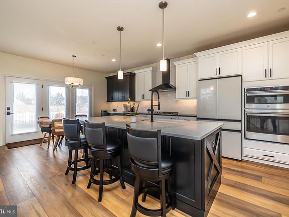 5th image of 25 Valley Oak Rd