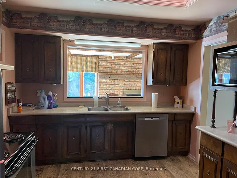 34 Benson Cres — Photo 9