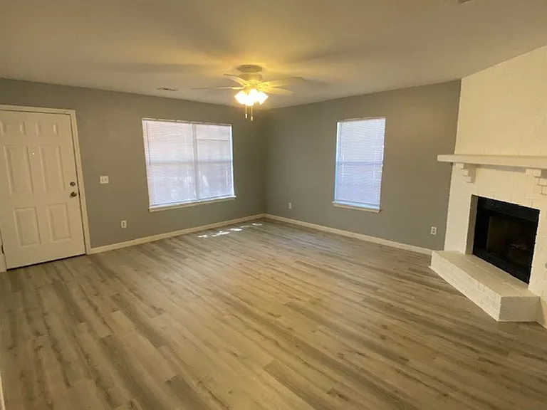 126 S Killdeer Dr — Photo 2