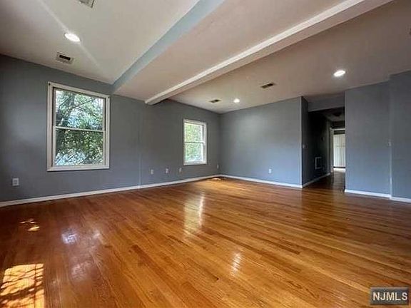 4th image of 385 Godwin Ave Floor 1