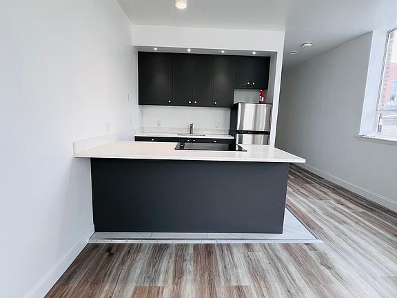3rd image of 94 Washington St APT 28