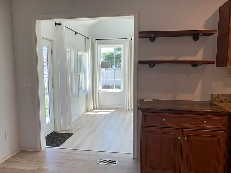 413 Queen Anne St — Photo 7