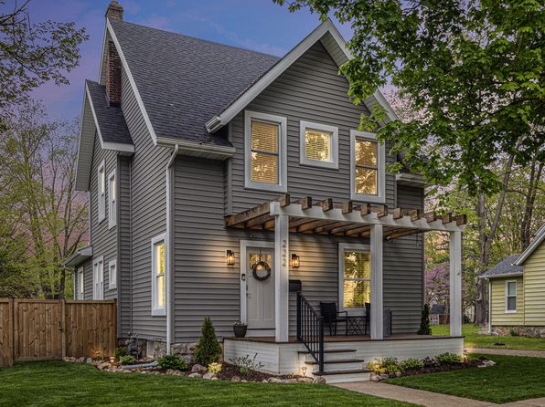 222 S East St, Cassopolis, MI 49031