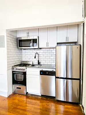 Rented by City Connections Realty | media 15