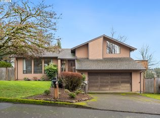 12212 SE Quietwoods St, Happy Valley, OR 97086