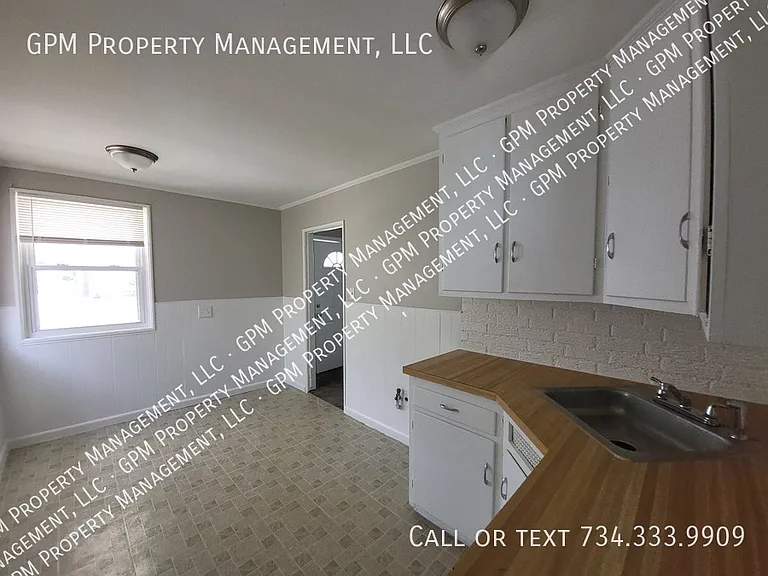 24154 Dartmouth St — Photo 13