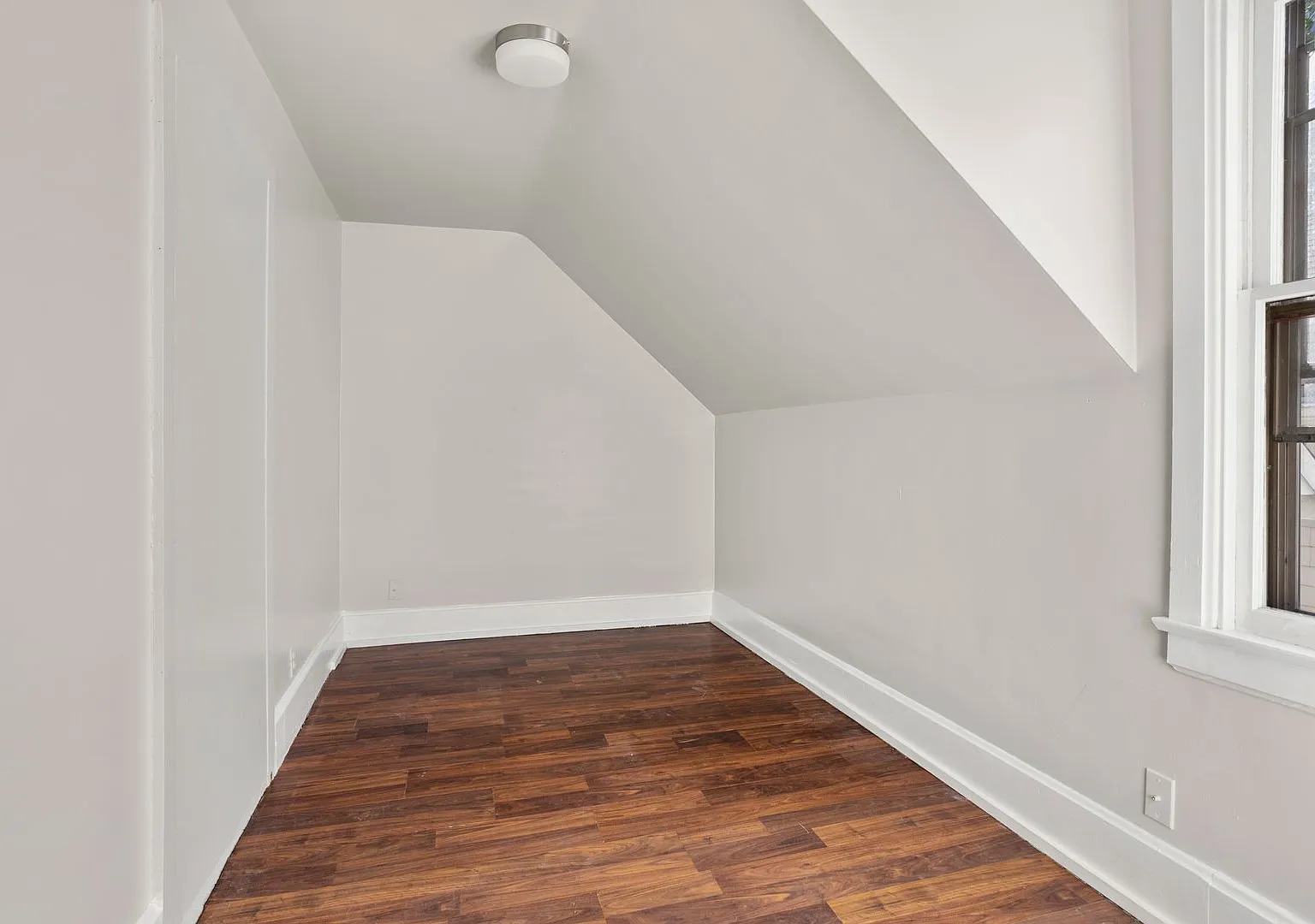 3 Bedroom House in Manitowoc — Photo 3