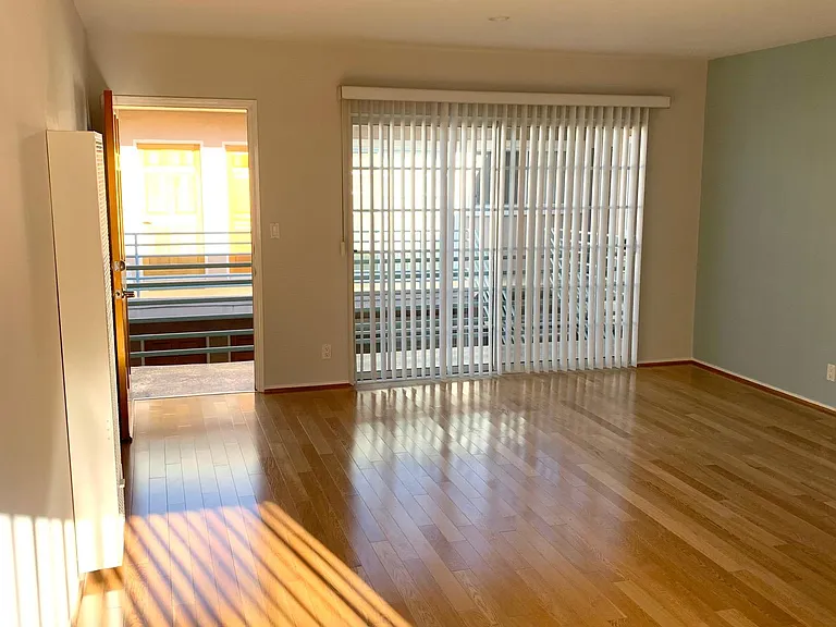 962 Granville Ave #9 — Photo 5