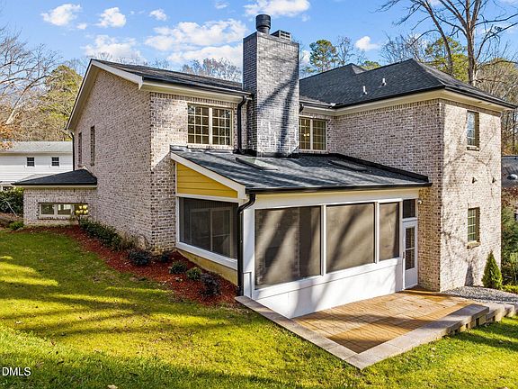 5th image of 5019 Hollyridge Dr