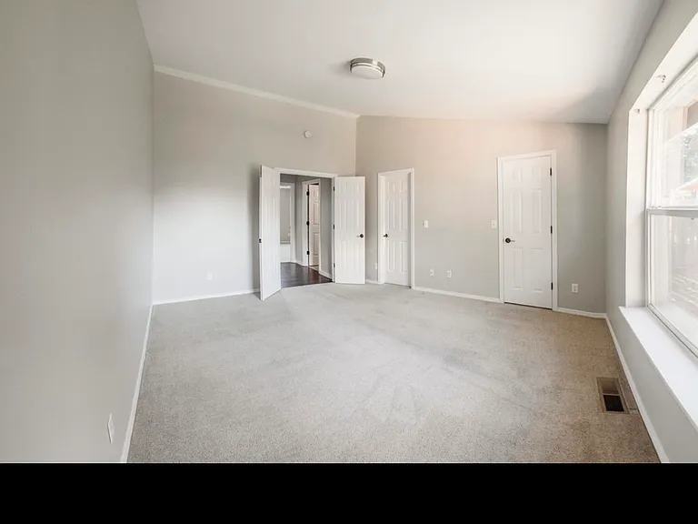 934 NW Negus Ln — Photo 29