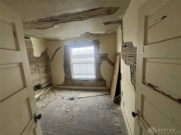 3rd image of 120 Marathon Ave