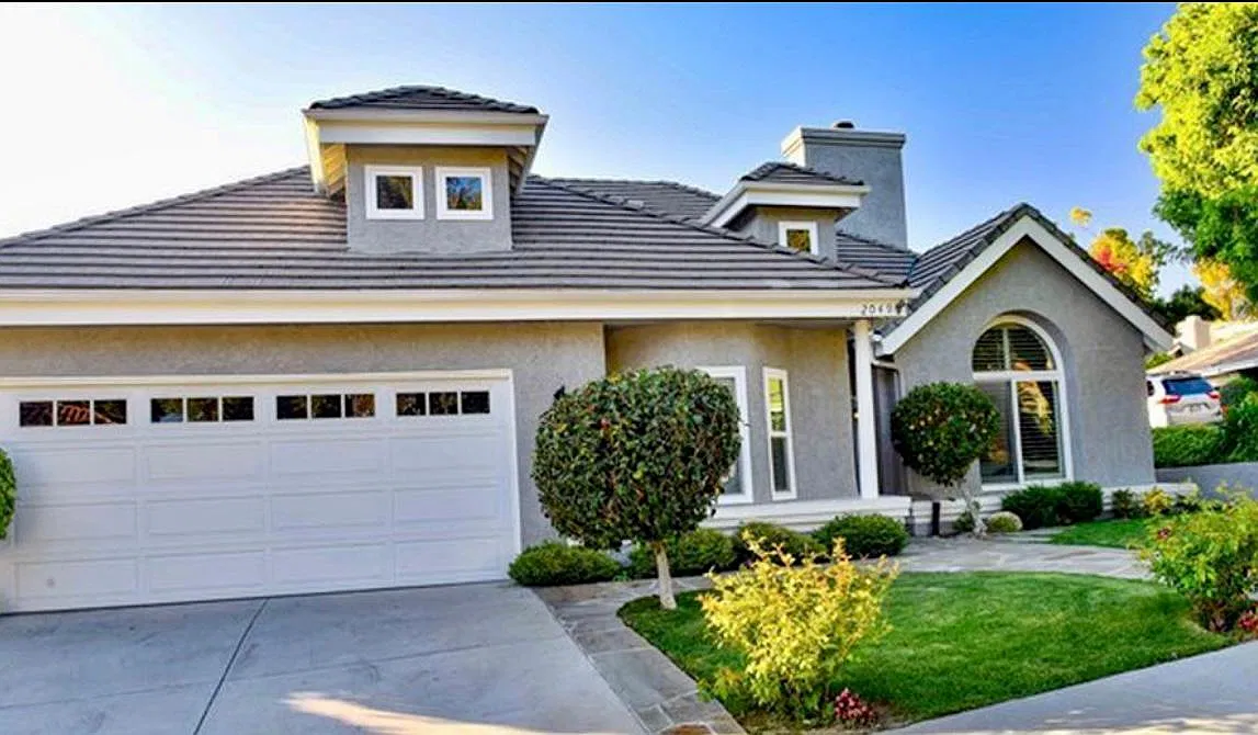 4 bed, 2558 sqft, $5,250 — Photo 2