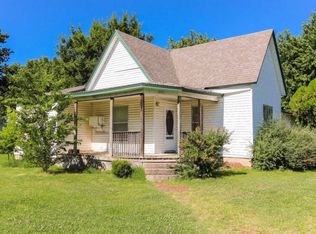 200 S Vine St, Caney, KS 67333