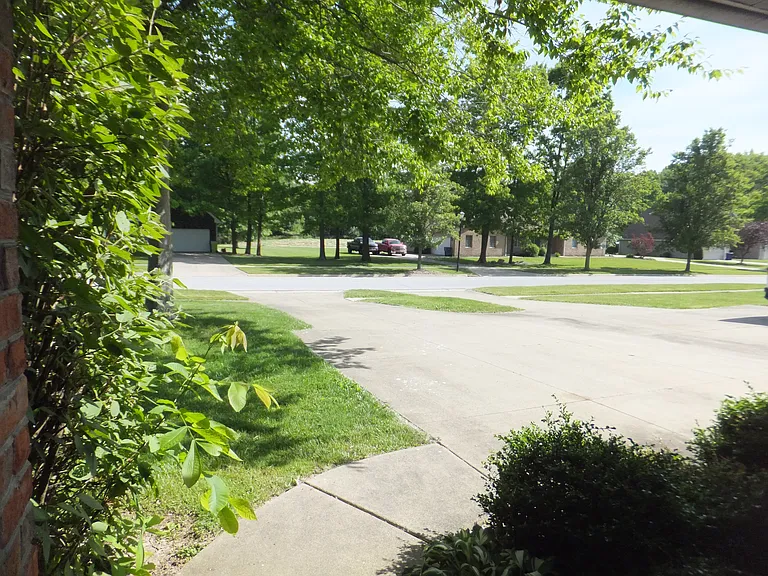 494 Pheasant Run — Photo 3